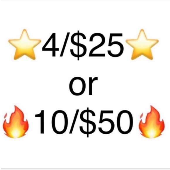 Green Christmas Bow Stud Earrings - Picture 2 of 15